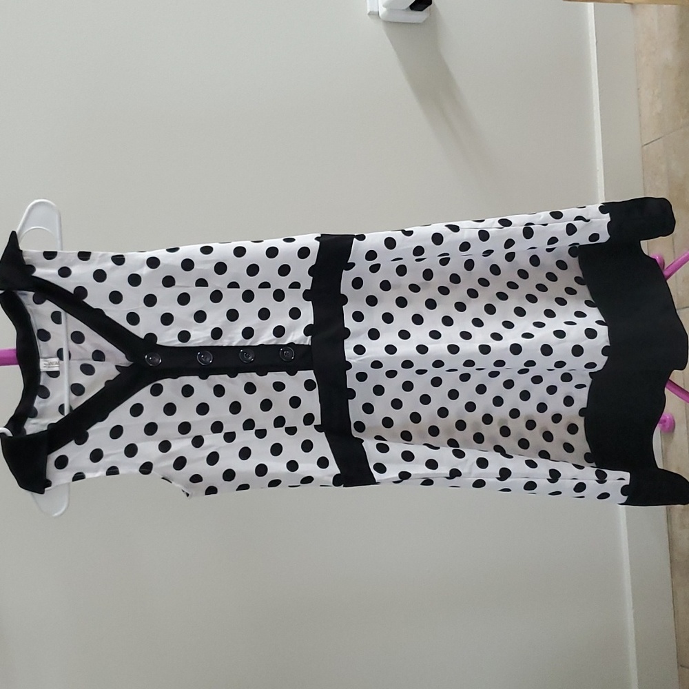 Black & White Sleeveless Polka-dot Summer Dress size M Collared Neck w/ Buttons - Picture 2 of 15